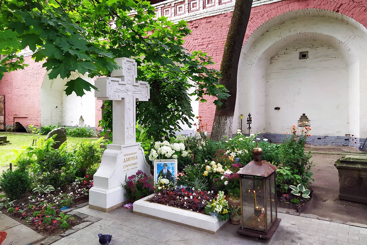 Некрополь Донского монастыря - памятник4